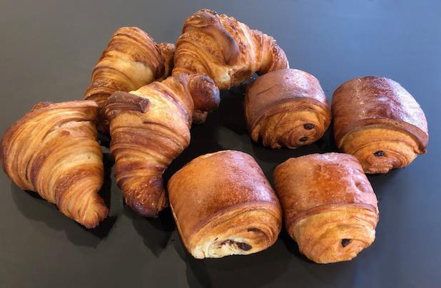 3 croissants + 3 chocolatines = 12$